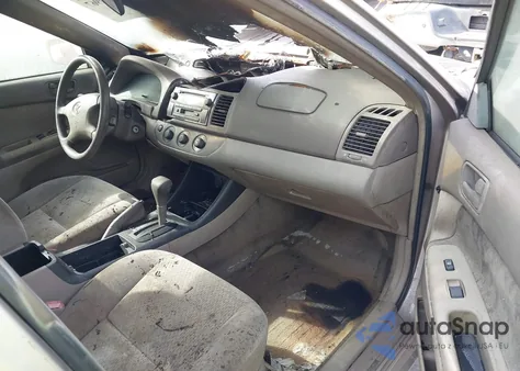 2004 Toyota Camry Le z USA, uszkodzony, nr VIN 4T1BE32K34U834011